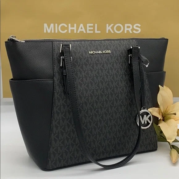 MICHAEL KORS CHARLOTTE LARGE TOP ZIP TOTE Black